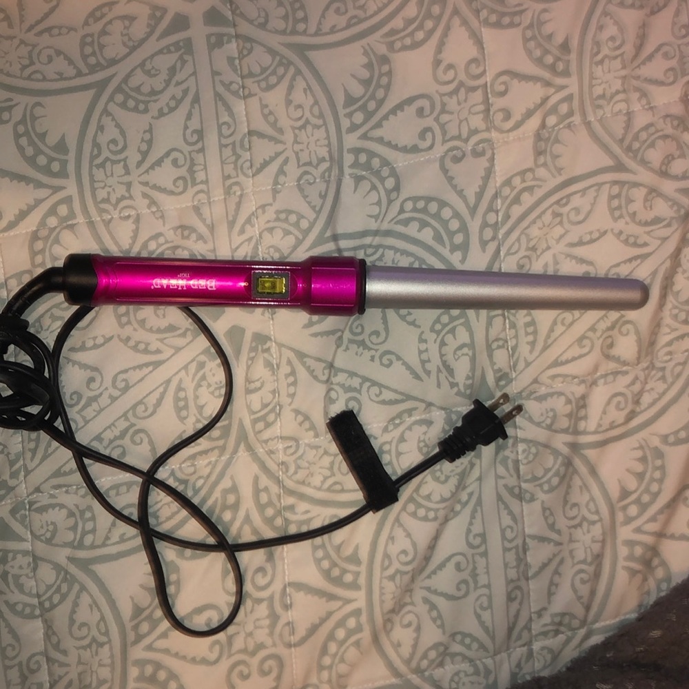 TIGI bed head curling wand. 1”